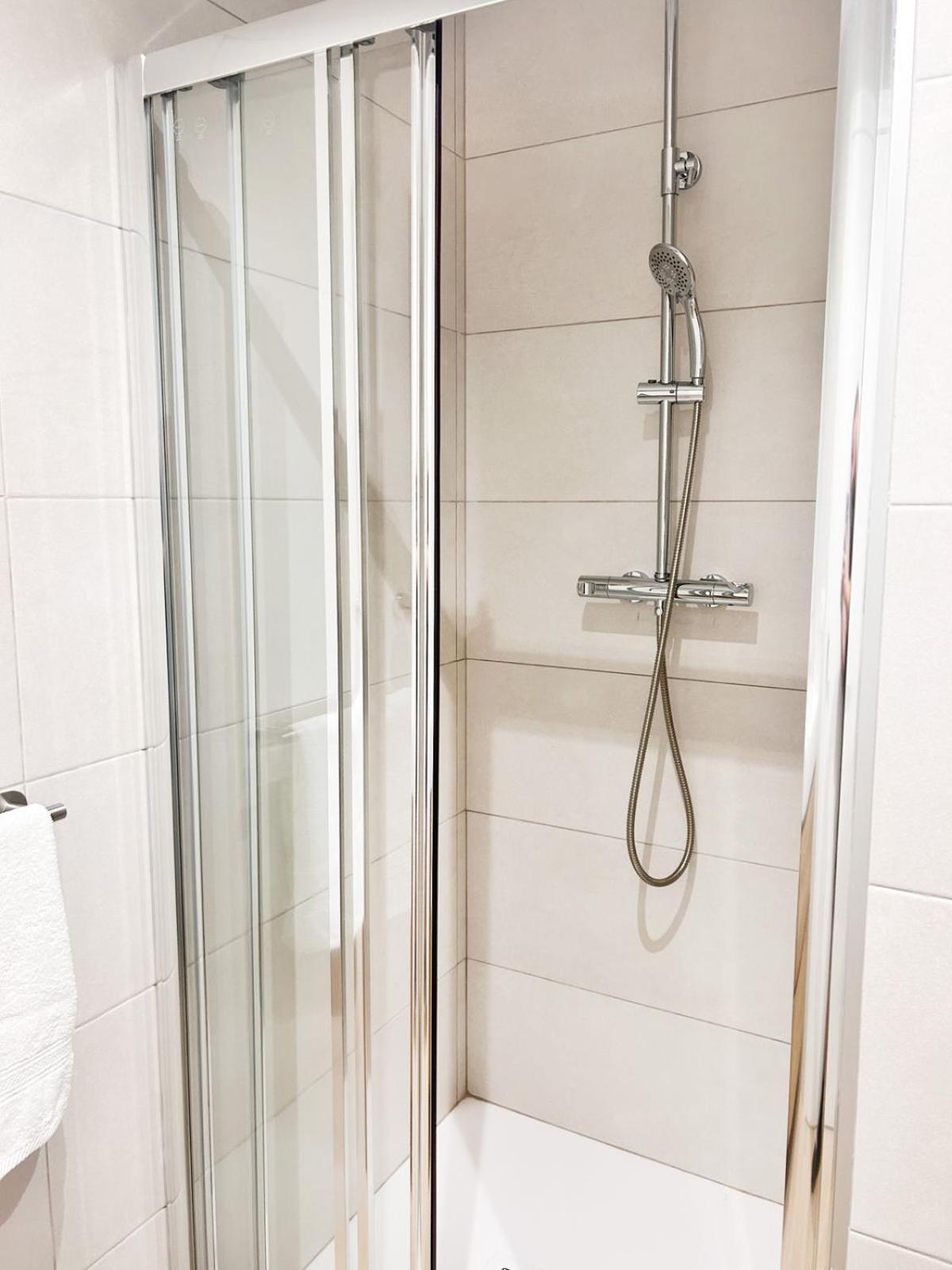 Apartamento Junto A Ruzafa Cerca Del Centro บาเลนเซีย ภายนอก รูปภาพ